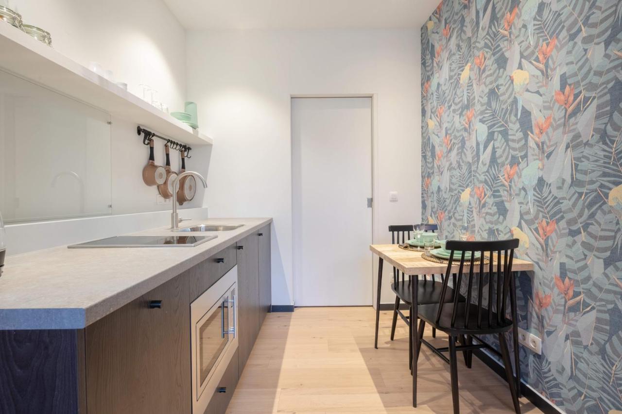 Shway - The Light Blue Parrot Appartement
